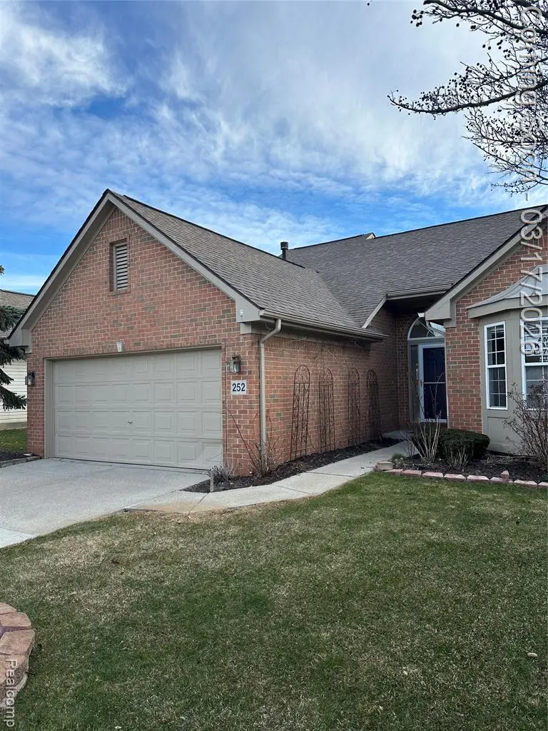 252 Shore Brook, Walled Lake, MI  - #2