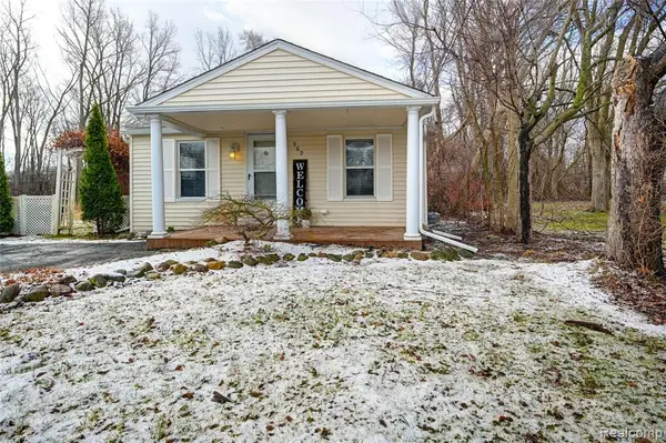 969 Dunreath, Walled Lake, MI 