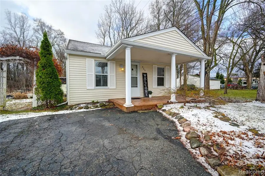969 Dunreath, Walled Lake, MI  - #2