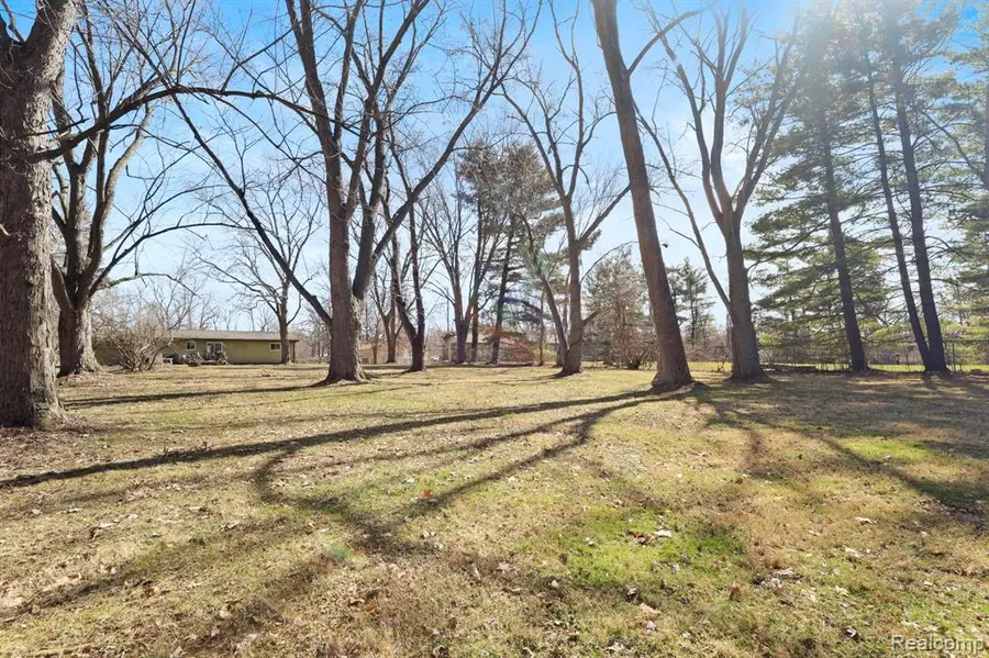 11106 Main, Fenton, MI  - #2