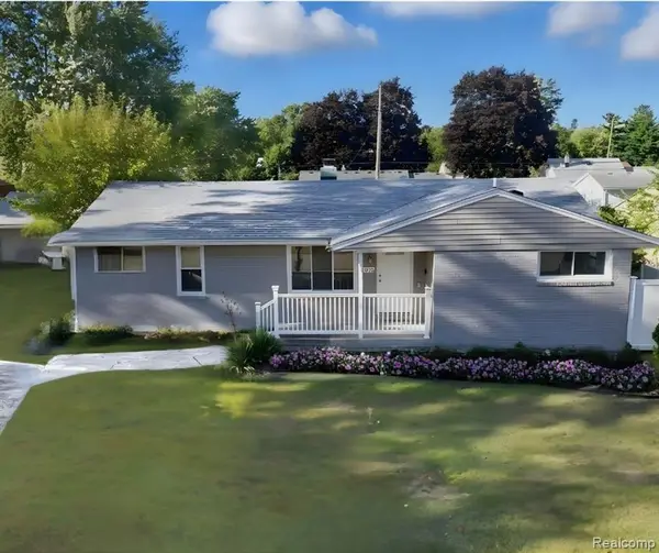 2075 Gulliver, Troy, MI 48085