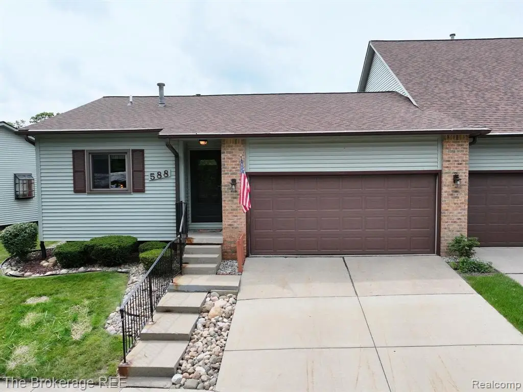 588 Oakbrook, Flushing, MI 48433 - #1