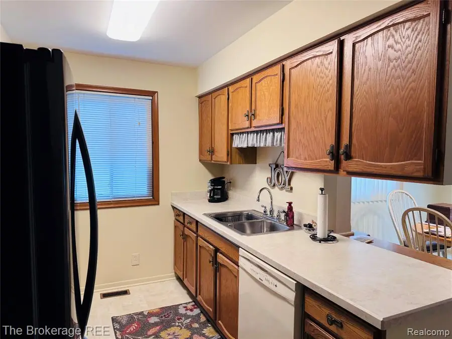 588 Oakbrook, Flushing, MI 48433 - #3