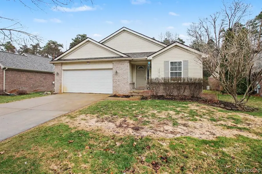 2661 Signature, Pinckney, MI  - #2