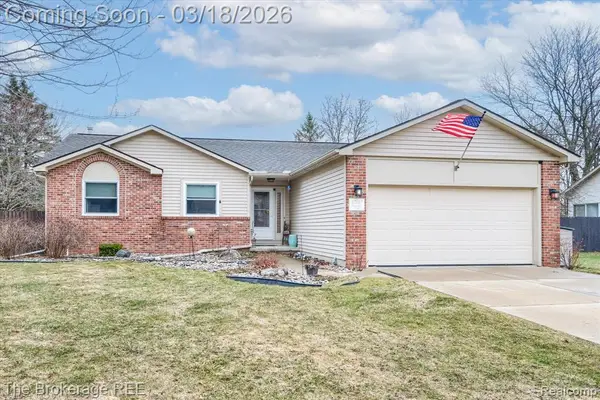 6047 Hearthside, Grand Blanc, MI 48439