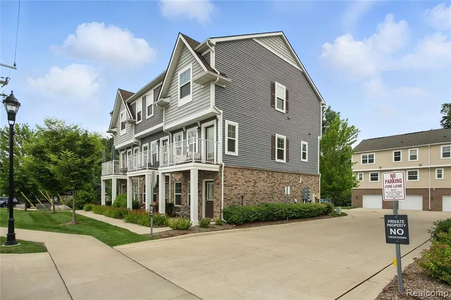 3317 Parkways, Auburn Hills, MI  - #3