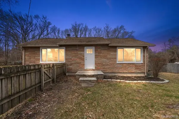 5275 Lake Grove, White Lake, MI 48383