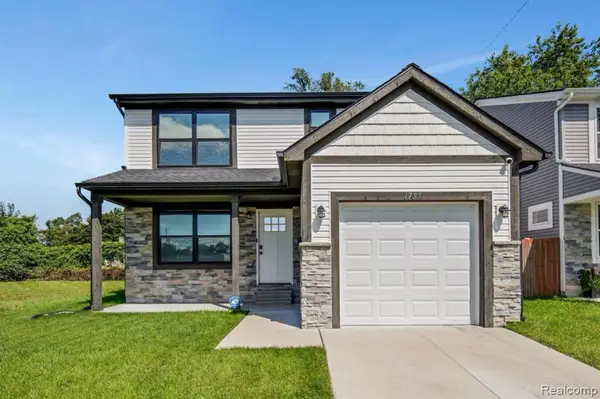 1755 E George, Hazel Park, MI 