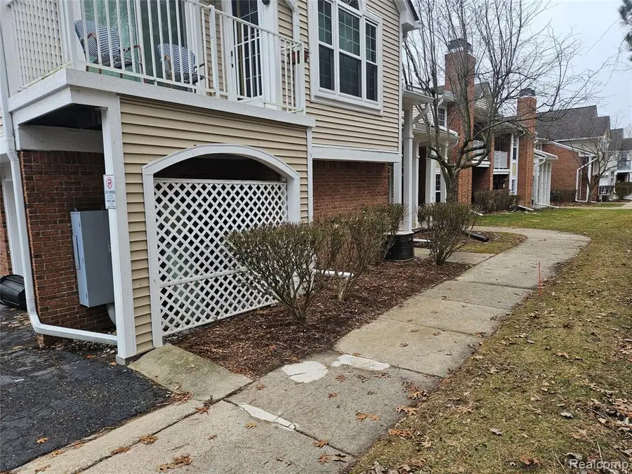 56567 Scotland, Utica, MI  - #2