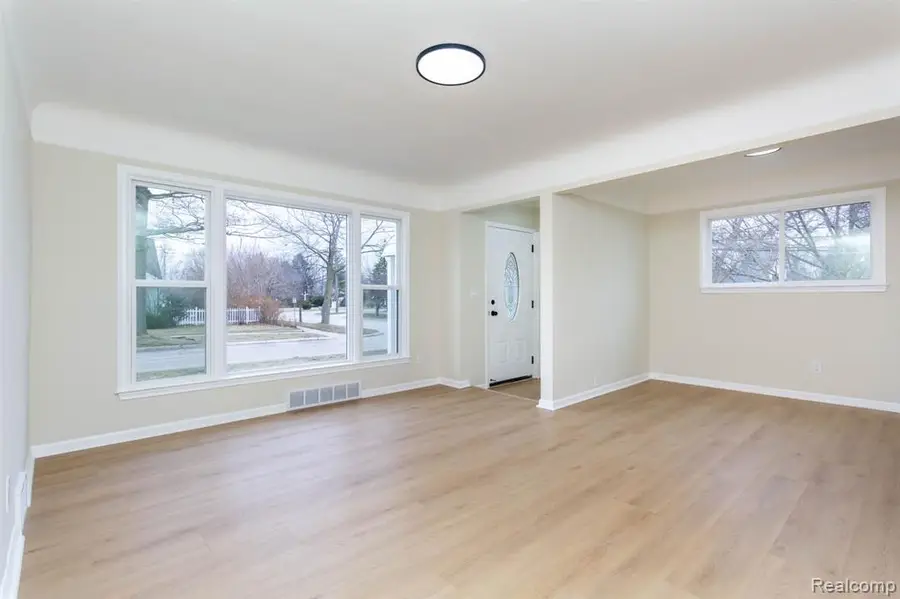 29940 Commonwealth, Roseville, MI 48066 - #3