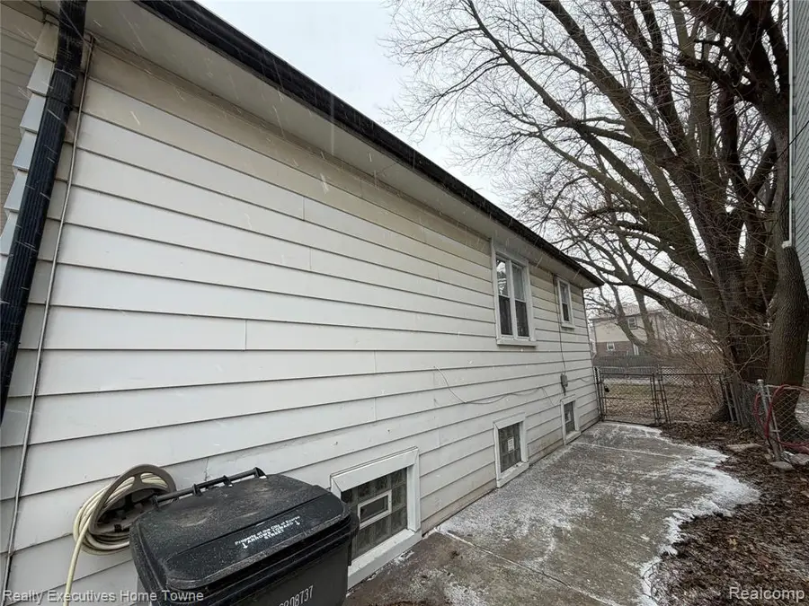 47 W Rockwood, Ecorse, MI  - #3