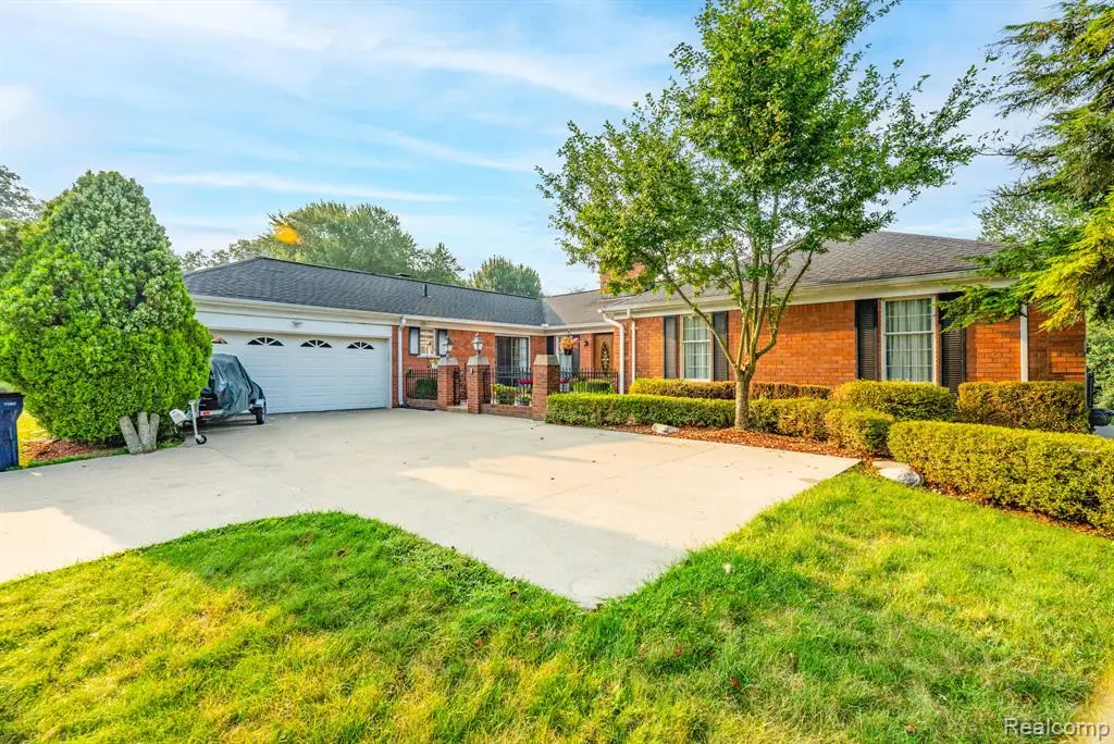 1853 W Bend, Bloomfield, MI 48302 - #1