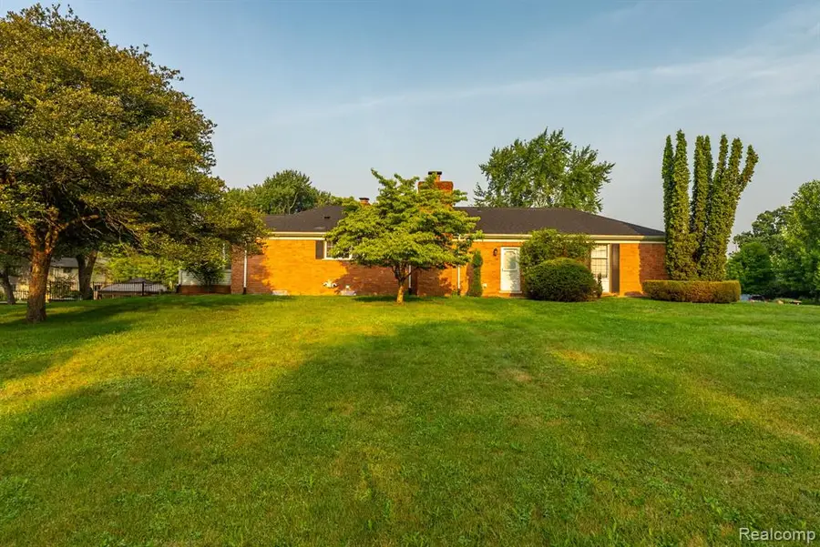 1853 W Bend, Bloomfield, MI 48302 - #3
