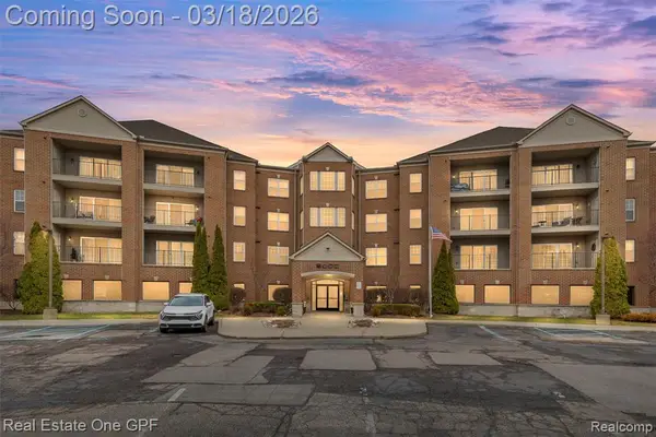 2316 Country Club #33, Saint Clair Shores, MI 