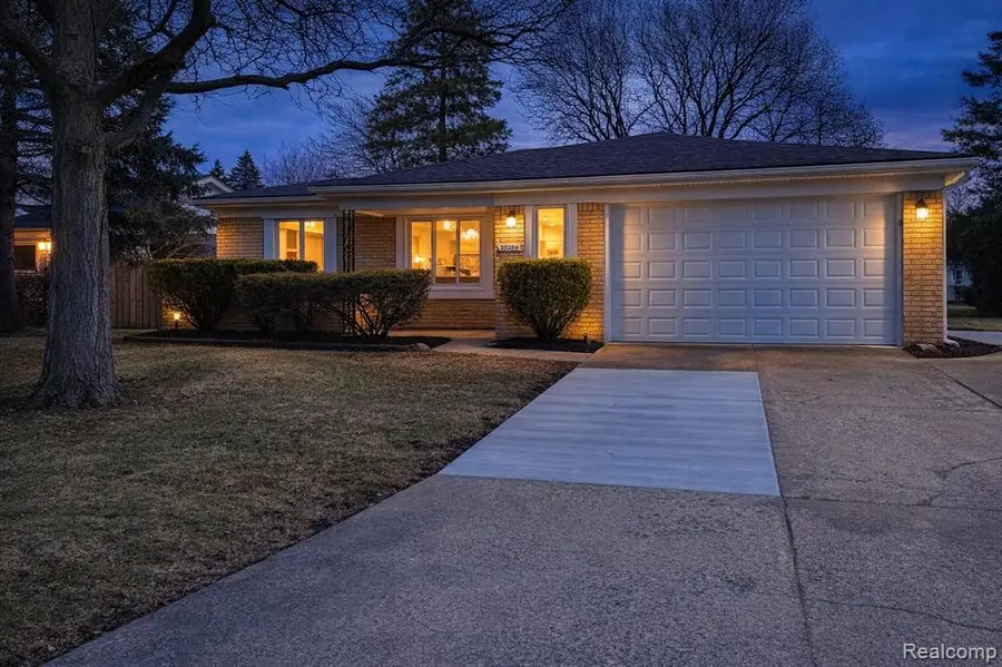 39284 Sunderland, Clinton Township, MI 48038 - #2