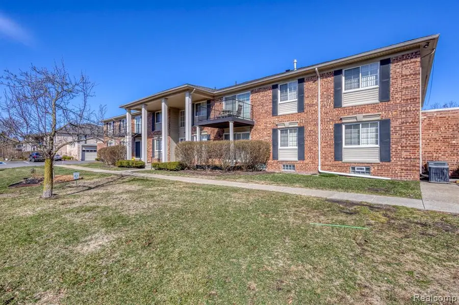 6121 Orchard Lake #102, West Bloomfield, MI  - #2