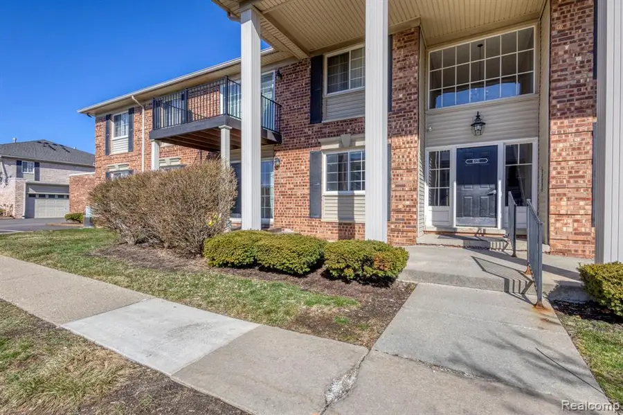 6121 Orchard Lake #102, West Bloomfield, MI  - #3