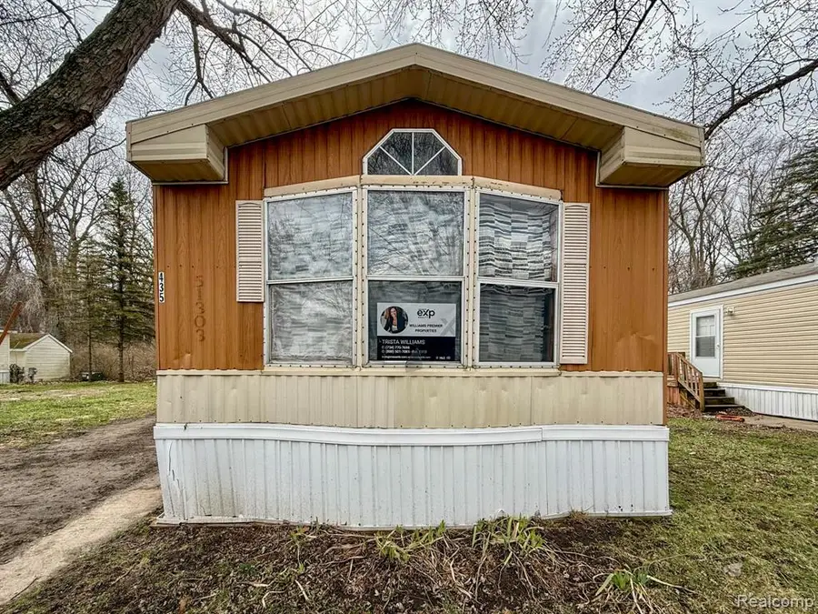 435 Rustic, Belleville, MI 48111 - #2