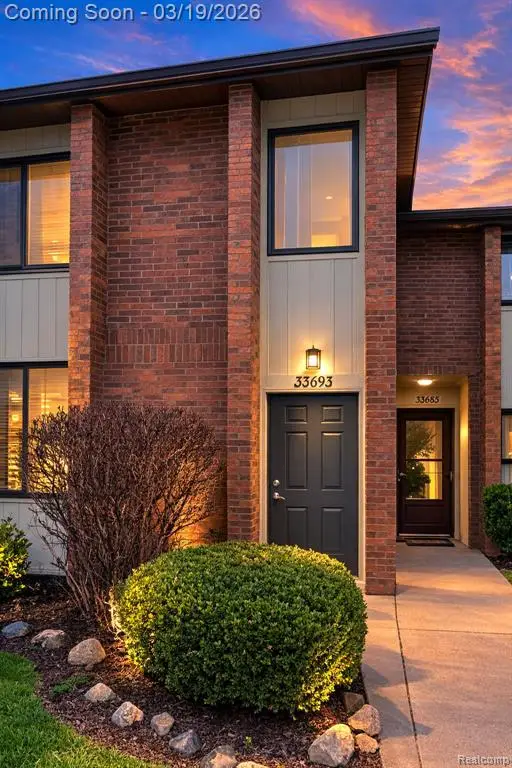 33693 Pondview, Livonia, MI  - #1