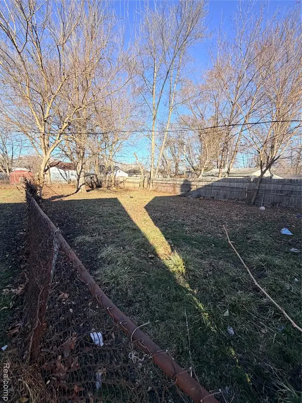 8277 Stout, Detroit, MI 48228