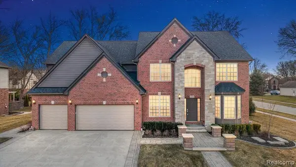 3890 Macaw, Troy, MI 