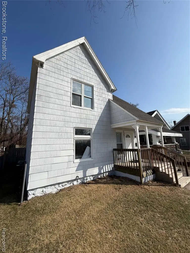 398 N Saginaw, Pontiac, MI  - #2