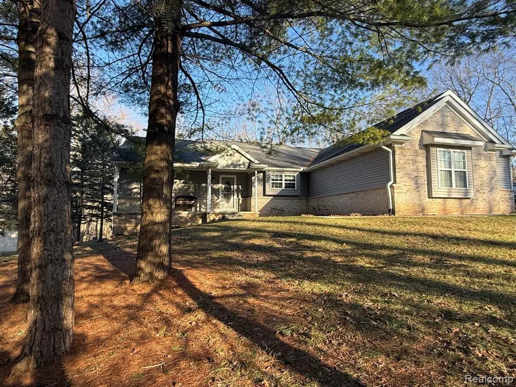 9633 Longmeadow, Fenton, MI 48430 - #1