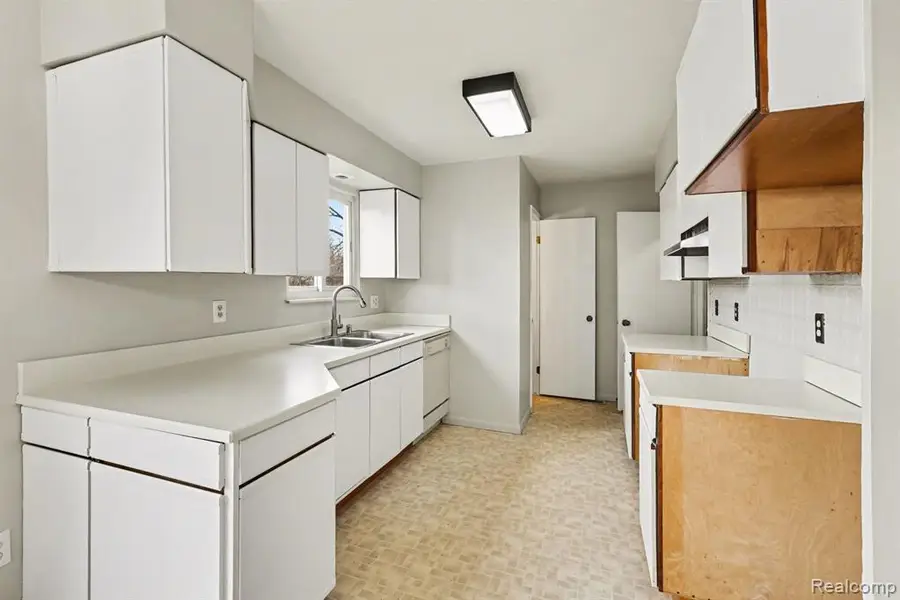 4483 Columbine, Burton, MI 48529 - #2