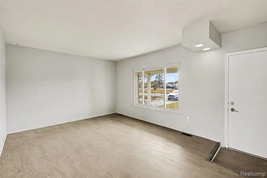 4483 Columbine, Burton, MI 48529 - #3