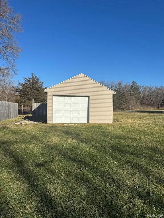 7379 Lawrence, Grand Blanc, MI 48439 - #3