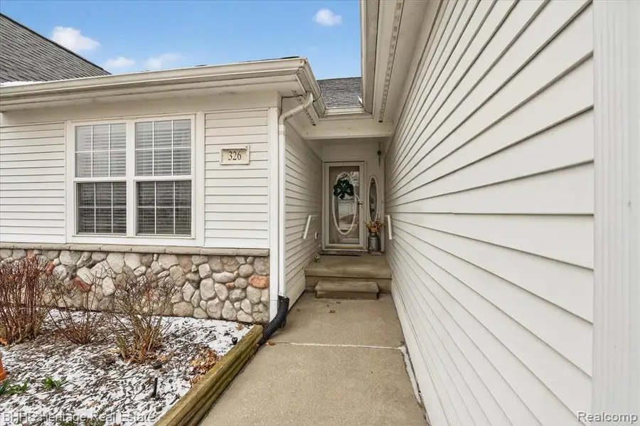 326 Victoria Park #38, Howell, MI 48843 - #2