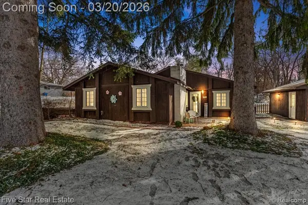 240 N Roslyn, Waterford, MI 48328