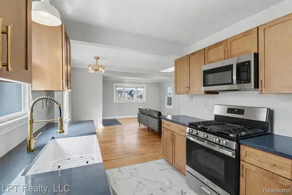 556 Academy, Ferndale, MI 48220