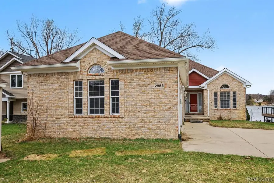 2853 Rubbins, Howell, MI 48843 - #2