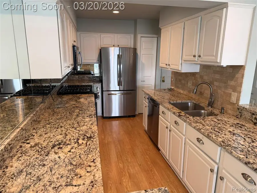 3553 Port Cove #34, Waterford, MI 48328 - #2