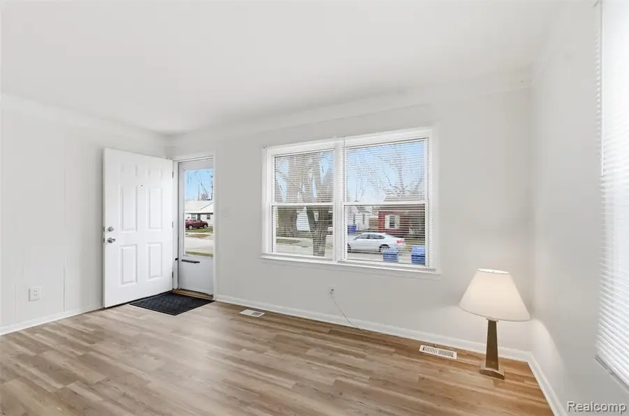 11310 Chalmers, Warren, MI 48089 - #3