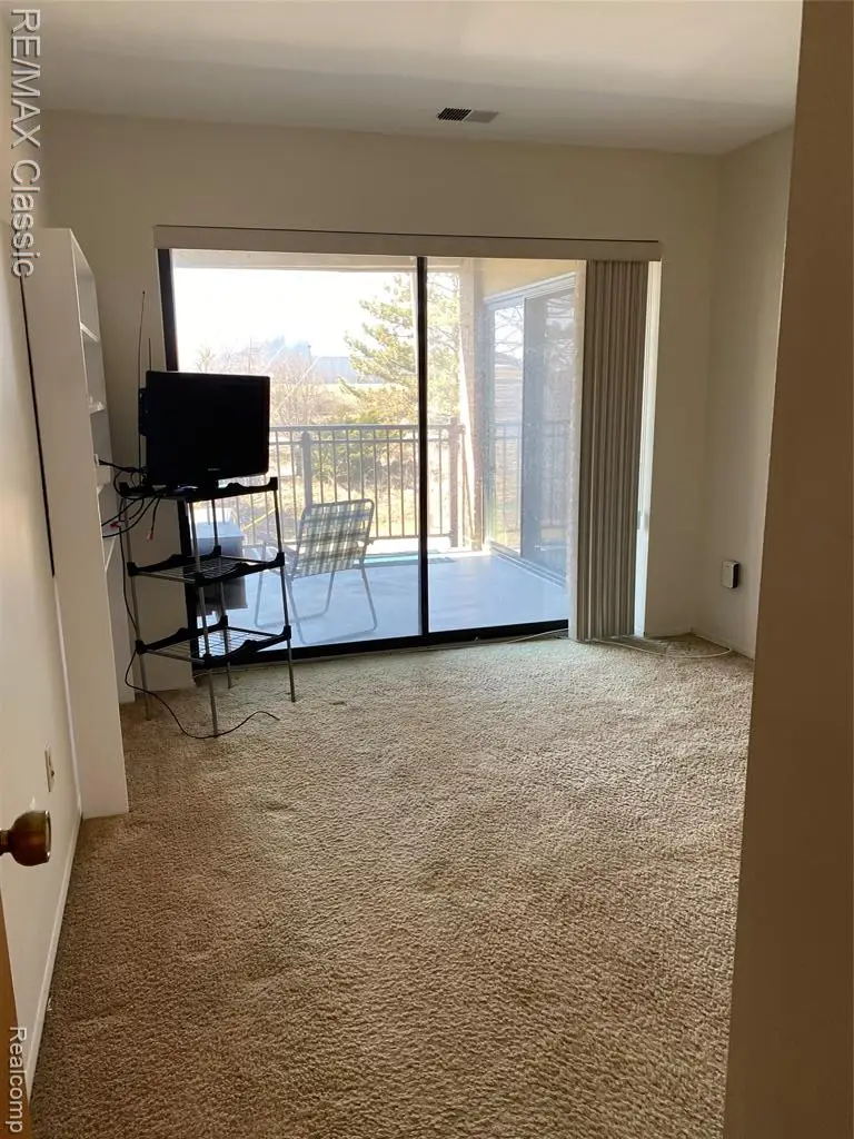 18339 University Park, Livonia, MI 48152 - #3