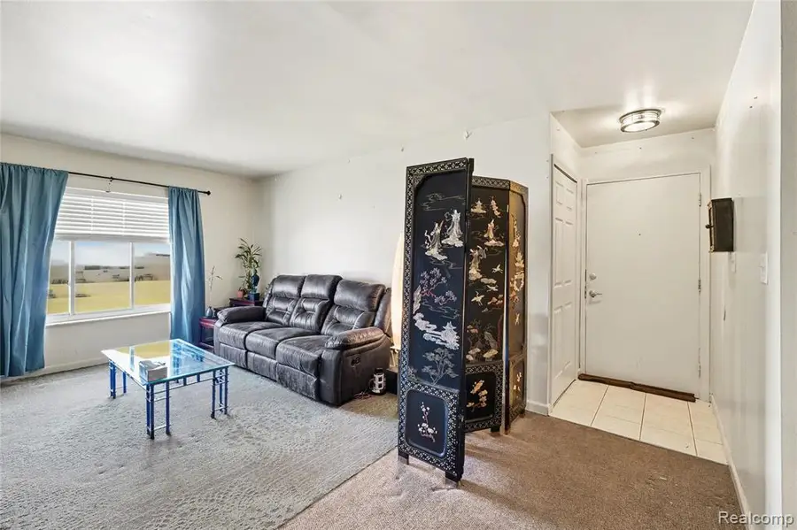 31805 Kelly #25, Fraser, MI 48026 - #2