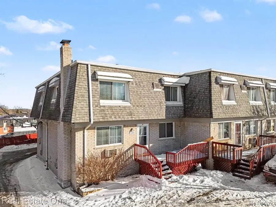 150 Ladd, Walled Lake, MI 48390 - #2