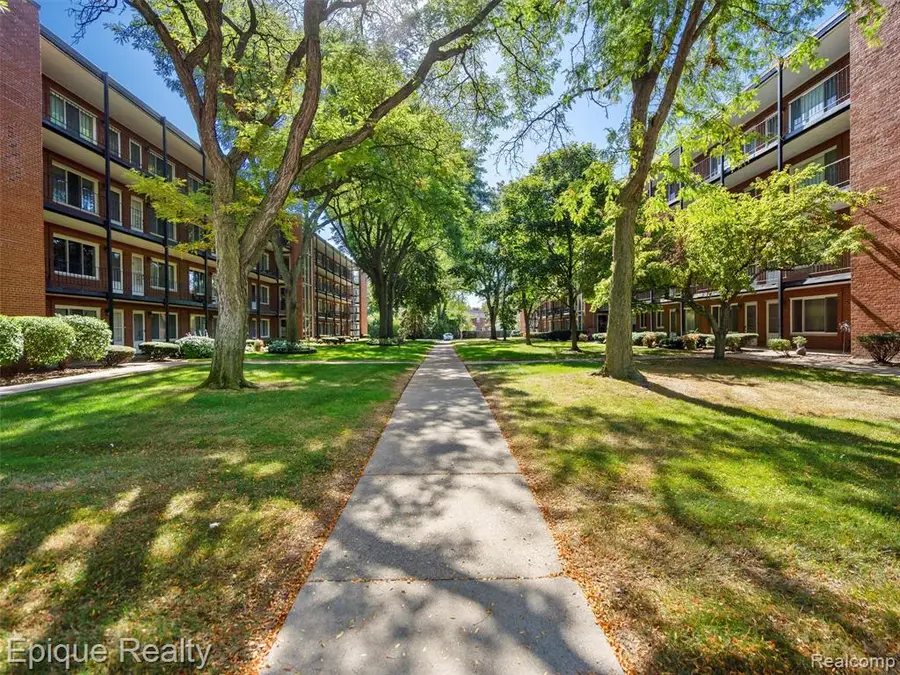 2915 W 13 Mile #101, Royal Oak, MI 48073 - #2