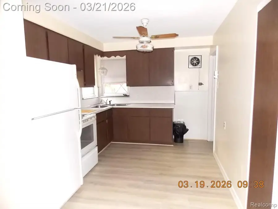 1581 Emmons, Lincoln Park, MI 48146 - #3