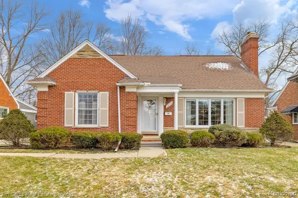 1210 Fairholme, Grosse Pointe Woods, MI 48236