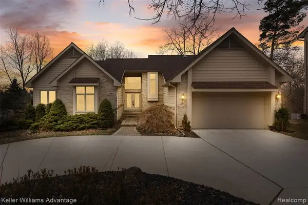 4974 Countryside, West Bloomfield, MI 48323
