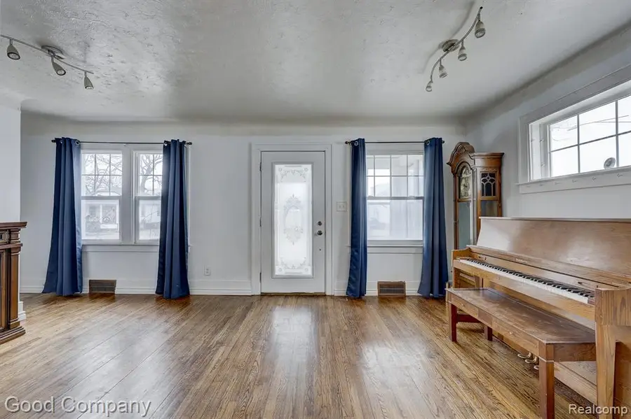 736 E Meyers, Hazel Park, MI 48030 - #2