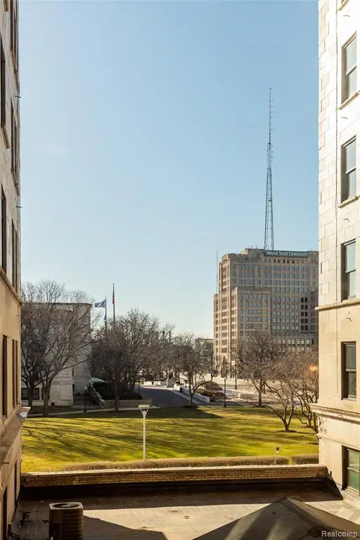 15 E Kirby #206, Detroit, MI 48202 - #3