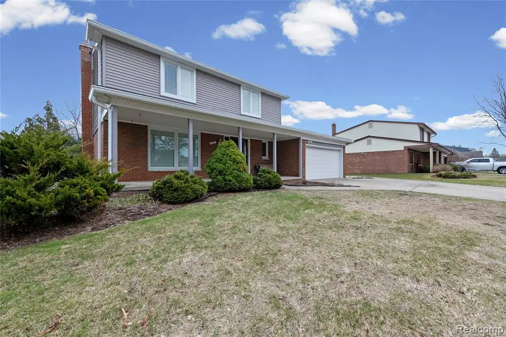 4902 Hubbard, Troy, MI 48085 - #1