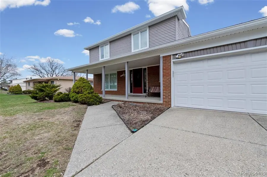 4902 Hubbard, Troy, MI 48085 - #3