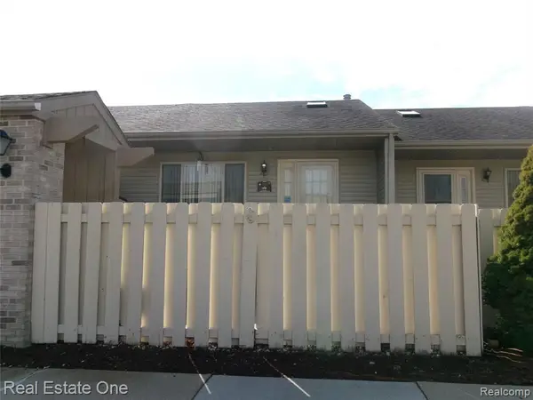 62181 Arlington Circle #4, South Lyon, MI 48178