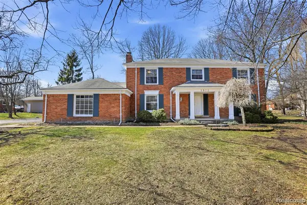 5972 Barnstable, West Bloomfield, MI 48322