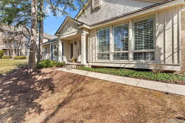 7533 Danbury, West Bloomfield, MI 48322